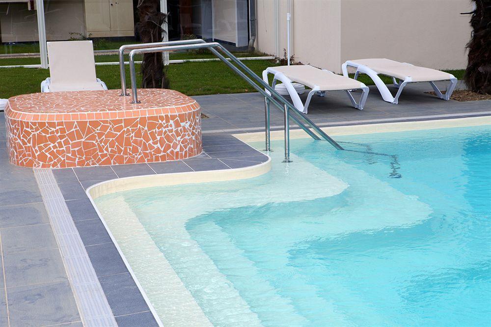 Comfort Aparthotel Lourdes L'Acacia Exterior photo